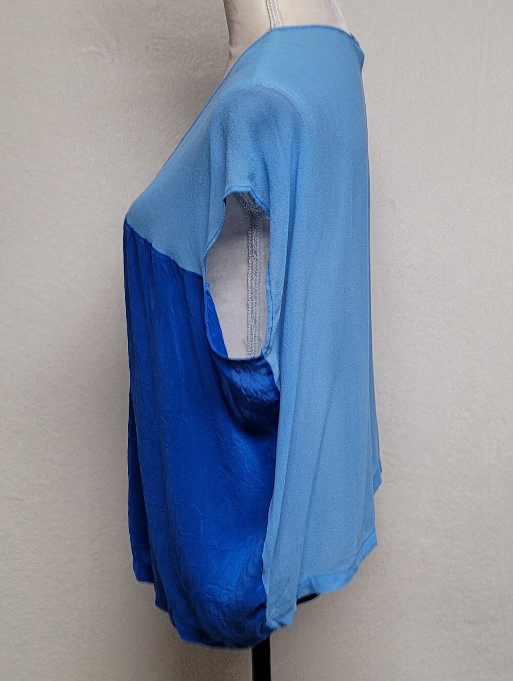 Y2K Vintage Ogle Light Blue Dark Blue Silk Colorblock Boxy Cut Cap Sleeve Blouse - Picture 5 of 12